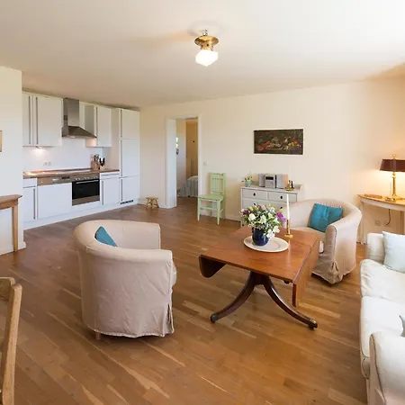 1 Mit Schoenem Seeblick Daire